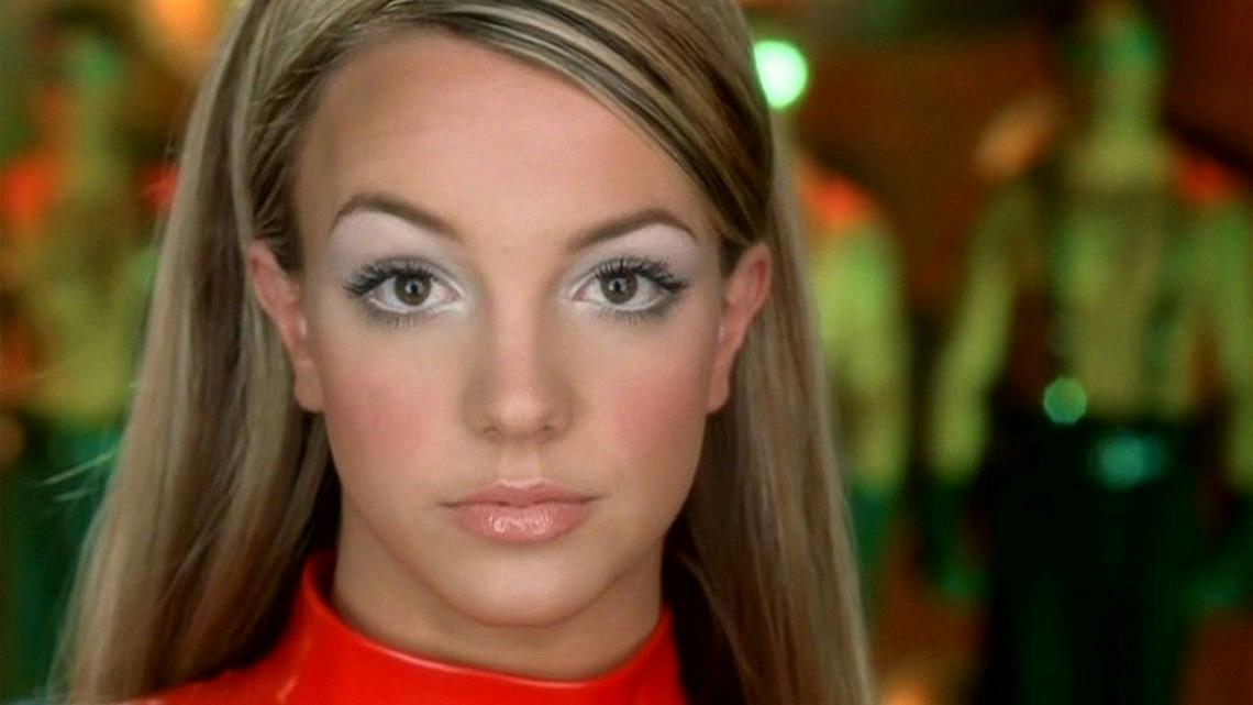 Britney Spears - Oops!...I Did It Again | Lyrics song ngữ | CapyLearn